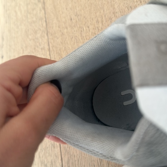 ON RUNNING ROGER men Size 9 - Picture 5 of 6